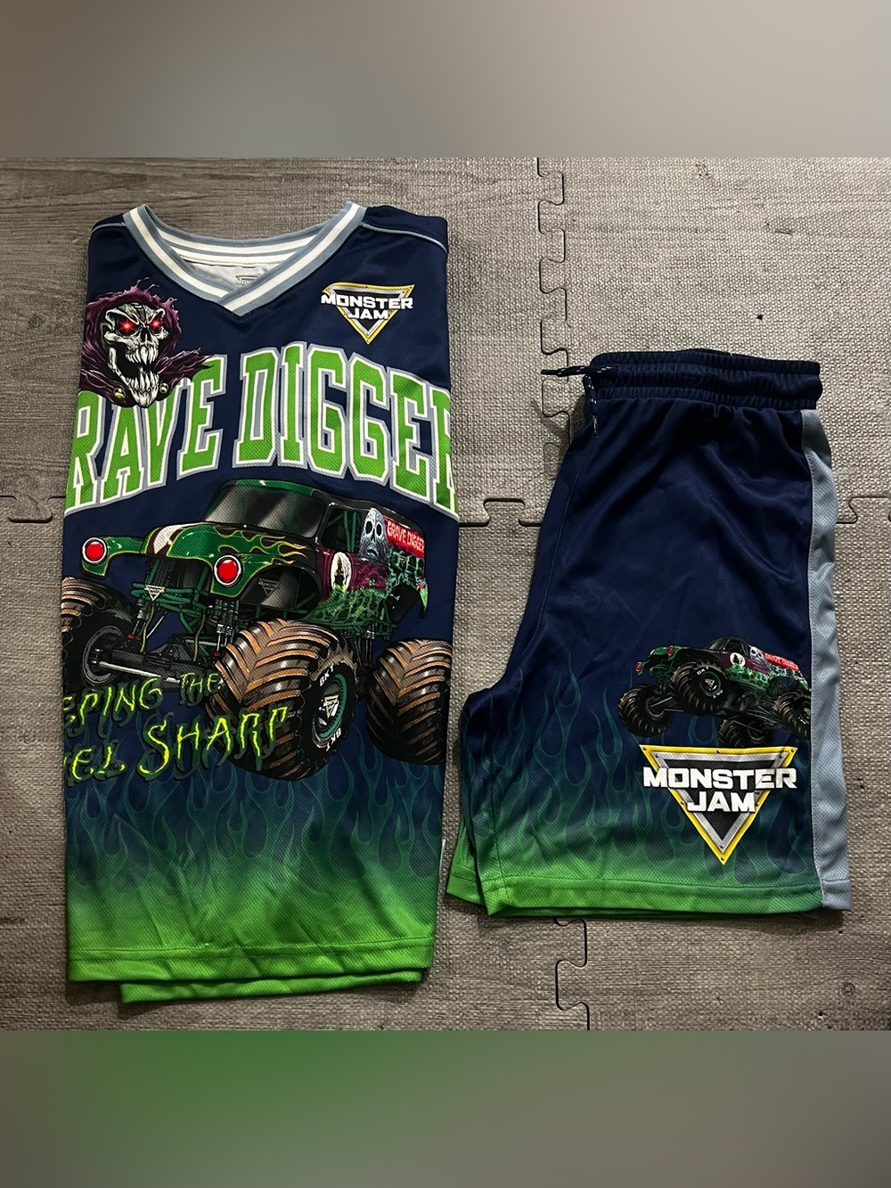 Monster Jam Boys 2-Piece Outfit Set Grave Digger T-Shirt & Shorts 14-16